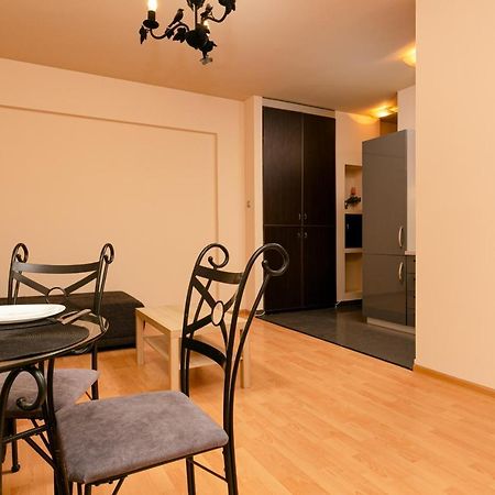 Wola Apartment With Balcony & Close To Metro By Noclegi Renters Varsavia Esterno foto