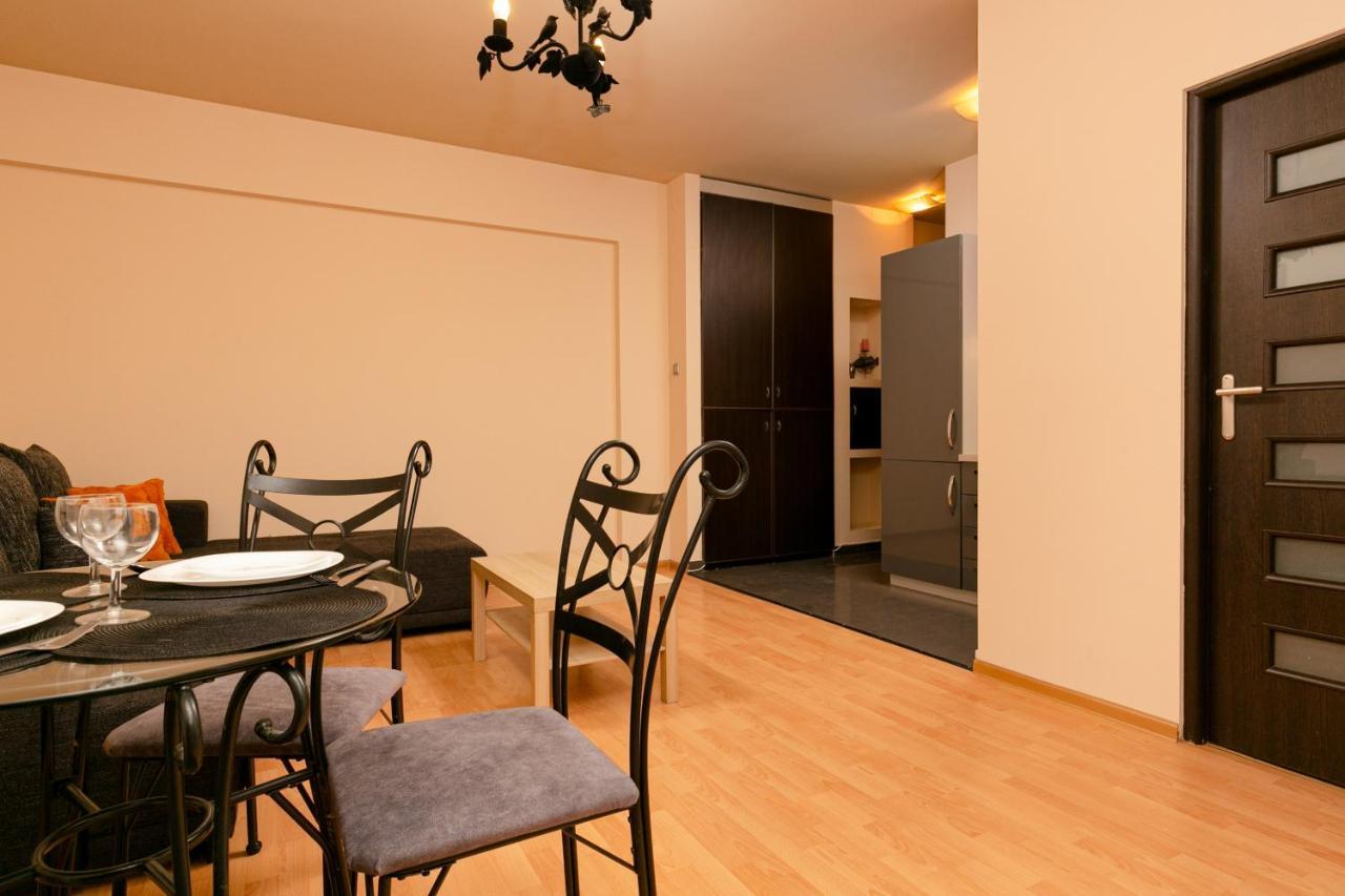 Wola Apartment With Balcony & Close To Metro By Noclegi Renters Varsavia Esterno foto